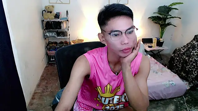 Snapshot of naughty_rence chatting on November 2025 04:20:01 PM naughty rence online show from November 2025 04:20:01 PM