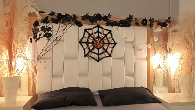 Daphne And Roger online show from October 2025 11:23:02 AM