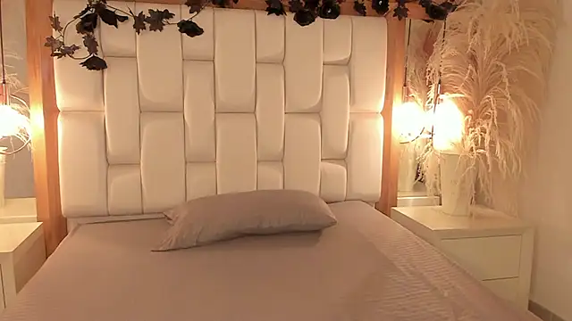 Daphne And Roger online show from November 2025 11:10:01 AM