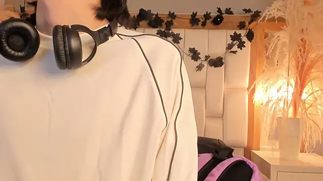 Daphne And Roger online show from December 2025 11:05:01 AM