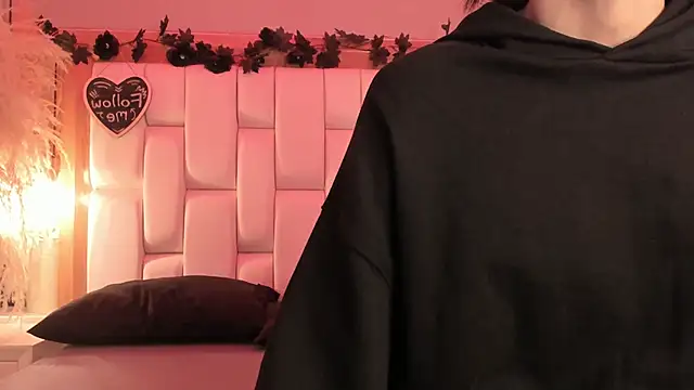 Daphne And Roger online show from February 2026 10:53:02 AM