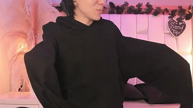 Daphne And Roger online show from April 2026 11:08:01 AM