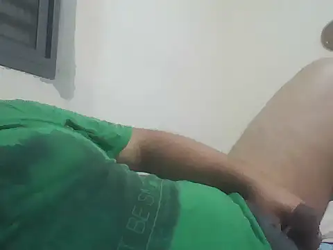 Snapshot of Luised80 chatting on November 2025 07:22:01 AM Luised80 online show from November 2025 07:22:01 AM