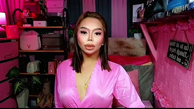 Snapshot of MoniqueCeleste chatting on October 2025 12:57:01 AM MoniqueCeleste online show from October 2025 12:57:01 AM