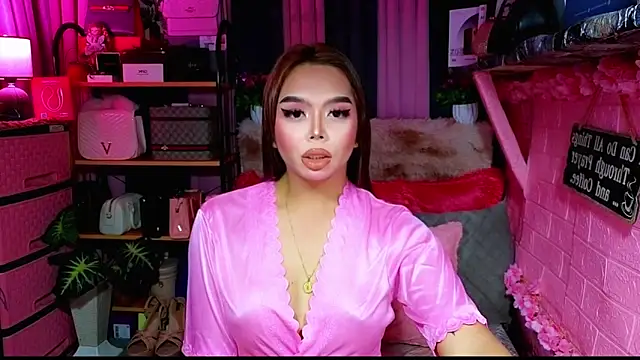 Snapshot of MoniqueCeleste chatting on October 2025 01:28:01 AM MoniqueCeleste online show from October 2025 01:28:01 AM