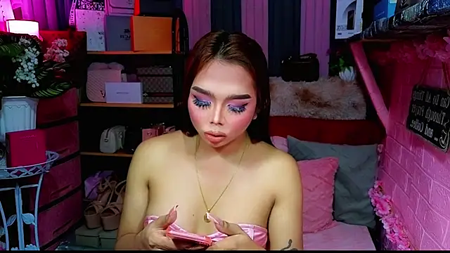 Snapshot of MoniqueCeleste chatting on November 2025 02:57:02 PM MoniqueCeleste online show from November 2025 02:57:02 PM