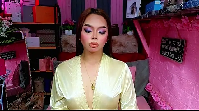 Snapshot of MoniqueCeleste chatting on November 2025 03:49:02 AM MoniqueCeleste online show from November 2025 03:49:02 AM