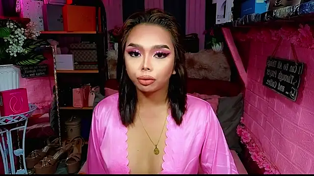 Snapshot of MoniqueCeleste chatting on November 2025 04:34:01 AM MoniqueCeleste online show from November 2025 04:34:01 AM