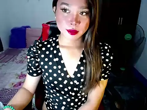 Urassiansweetcummer online show from October 2025 01:42:02 AM