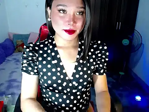 Snapshot of Urassiansweetcummer chatting on May 2026 12:59:01 AM Urassiansweetcummer online show from May 2026 12:59:01 AM
