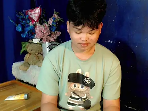 Reynelcock online show from November 2025 10:01:02 PM