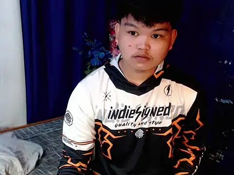 Reynelcock online show from February 2026 06:59:02 PM