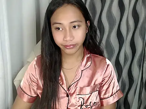 Snapshot of sweetiie_caren chatting on June 2026 01:43:02 AM sweetiie caren online show from June 2026 01:43:02 AM