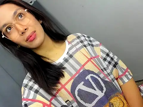 lucyshanex online show from November 2025 04:34:02 AM