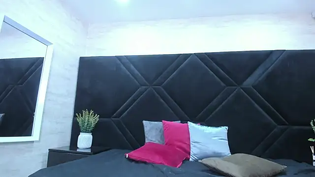 Dantzel  online show from March 2026 07:10:02 PM