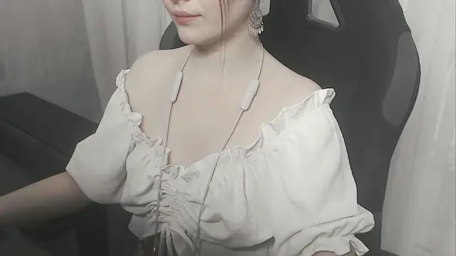 cute elfy  online show from February 2026 02:32:02 PM