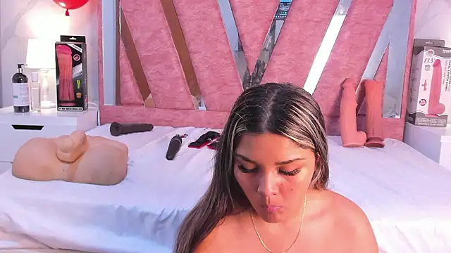 Wonderkloe  online show from February 2026 01:36:02 AM