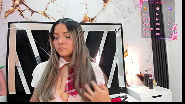 Snapshot of Wonderkloe_ chatting on July 2026 08:04:02 PM Wonderkloe online show from July 2026 08:04:02 PM