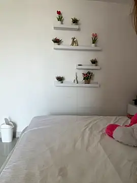 Nikii   online show from October 2025 02:06:02 PM