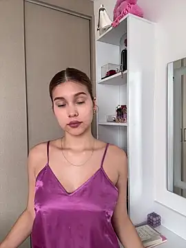 Nikii   online show from March 2026 03:45:01 PM