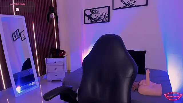 Miiaa jones online show from February 2026 12:31:01 PM