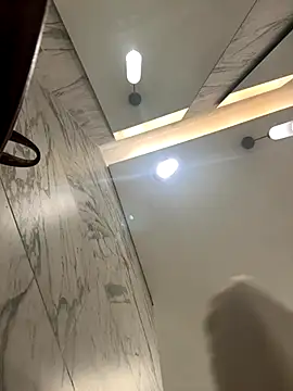 Isabella21  online show from November 2025 09:17:02 PM