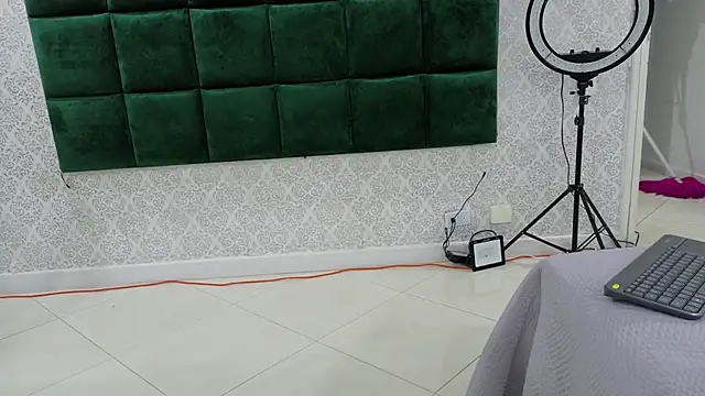 BeccaReedd online show from October 2025 02:31:01 AM