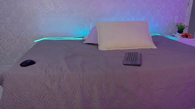 BeccaReedd online show from November 2025 11:21:02 AM