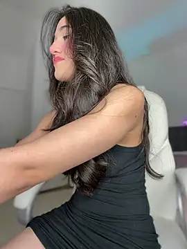 Snapshot of julieta_jhonss chatting on July 2026 03:23:01 AM julieta jhonss online show from July 2026 03:23:01 AM
