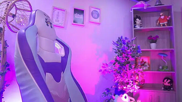 Snapshot of chloe_moons_ chatting on February 2026 03:13:02 PM chloe moons online show from February 2026 03:13:02 PM