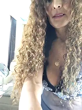 Snapshot of evasweett__ chatting on April 2026 02:30:01 PM evasweett online show from April 2026 02:30:01 PM