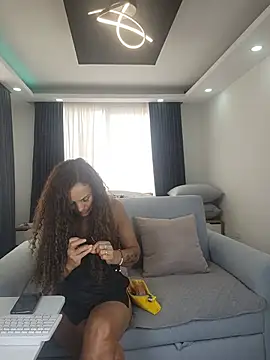 Snapshot of evasweett__ chatting on July 2026 06:25:02 PM evasweett online show from July 2026 06:25:02 PM