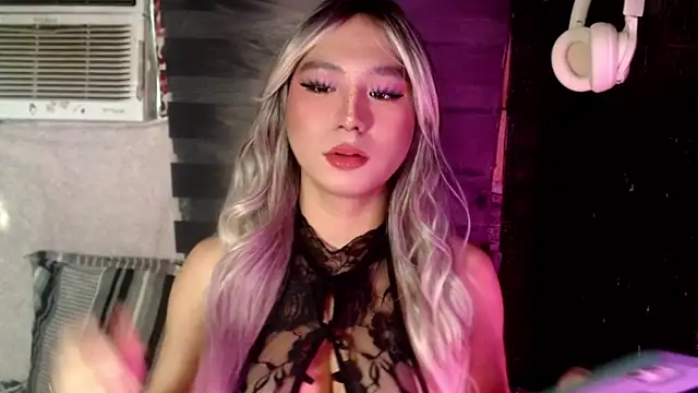 UrhotlucyTS online show from October 2025 06:00:01 AM