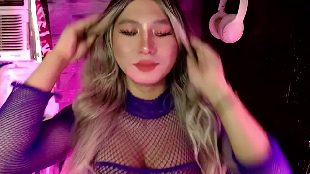 UrhotlucyTS online show from November 2025 06:59:02 AM