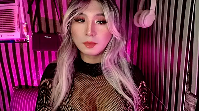 UrhotlucyTS online show from January 2026 07:02:02 AM