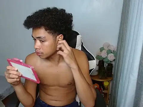 Snapshot of curlyasian_njxx chatting on April 2026 05:36:01 PM curlyasian njxx online show from April 2026 05:36:01 PM