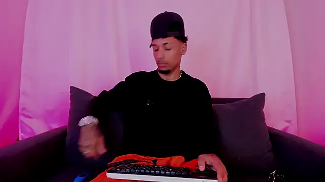 Thiagoferreti online show from November 2025 07:57:01 PM