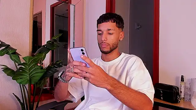 Thiagoferreti online show from March 2026 03:22:01 AM