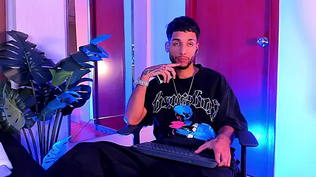 Thiagoferreti online show from April 2026 02:01:01 AM