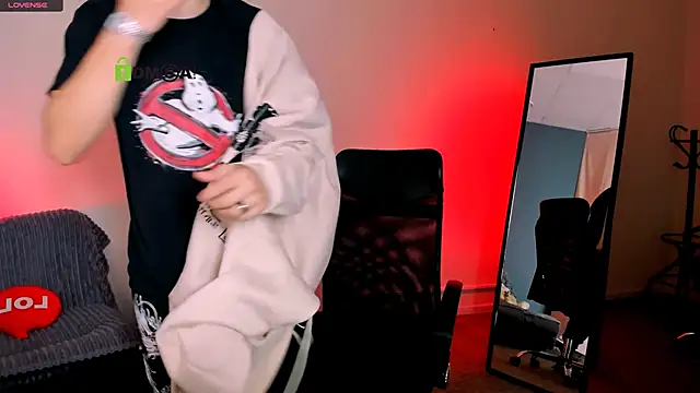 Snapshot of lucas_long_ chatting on September 2025 06:46:02 PM lucas long online show from September 2025 06:46:02 PM