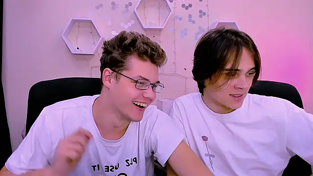 Snapshot of lucas_long_ chatting on November 2025 09:51:02 AM lucas long online show from November 2025 09:51:02 AM