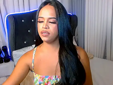 Lorainnelustts online show from October 2025 01:43:02 PM