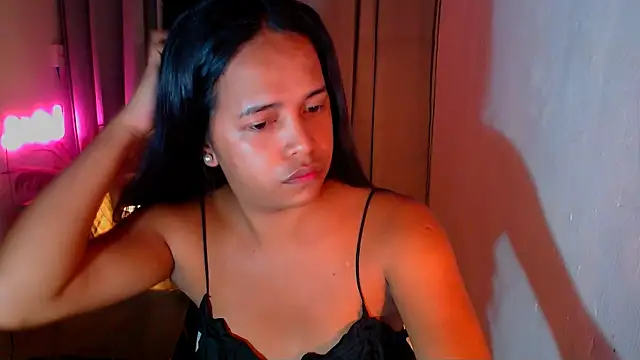 Lorainnelustts online show from December 2025 09:17:01 AM