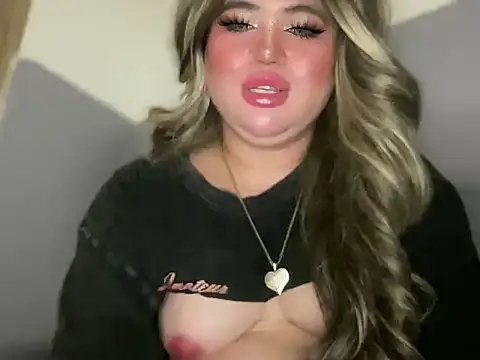 Naughtyrosecum online show from October 2025 03:43:01 PM