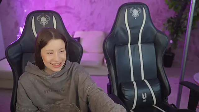 Selena Glow online show from October 2025 11:03:02 PM