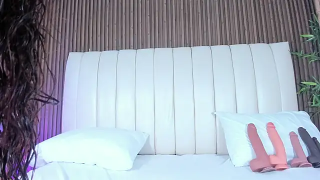 SandraMilerr online show from October 2025 04:12:01 AM