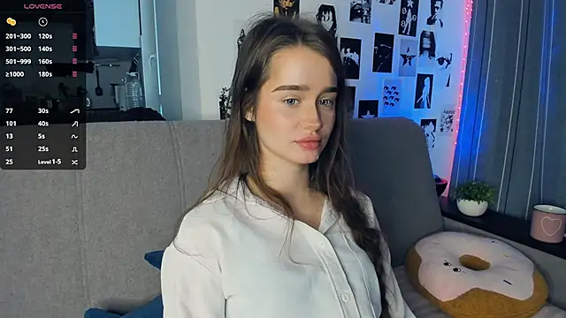 lovelyalivia online show from November 2025 10:04:02 AM