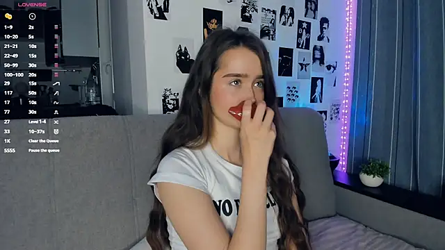 lovelyalivia online show from November 2025 09:26:02 AM