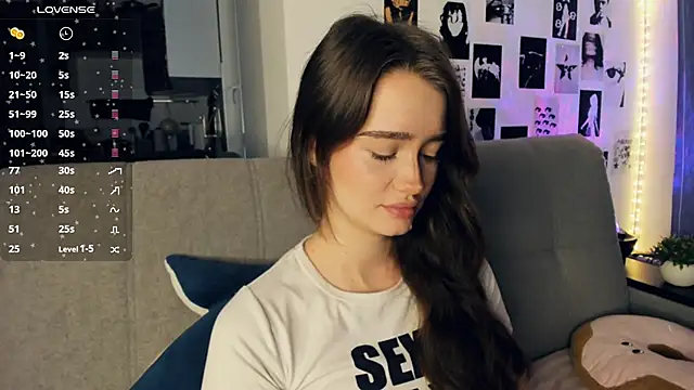 lovelyalivia online show from December 2025 08:09:02 AM