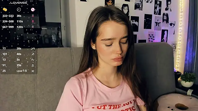 lovelyalivia online show from December 2025 09:16:02 AM